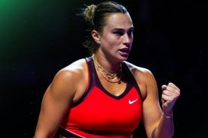 争夺254万美元奖金！萨巴伦卡2-1阿尼西莫娃，决赛将战莱巴金娜