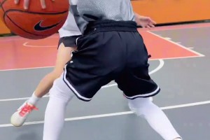 原来是空间束缚住了小菜鸡！来到大场地篮球场1v1随便过奥妮尔