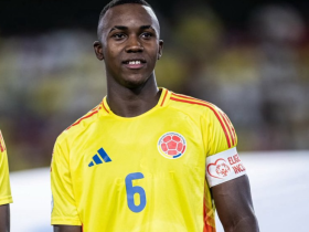 记者：曼联100万美元敲定哥伦比亚17岁中场奥罗斯科