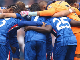 年轻化，切尔西是本赛季英超唯一未把30岁以上球员列入大名单的球队