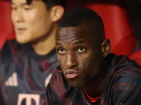 哈塞尔巴因克：很喜欢雅克松，对曼联未曾尝试引进他感到震惊