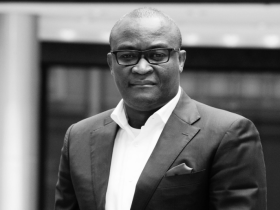 哀悼，卢卡库的父亲罗歇-卢卡库离世，终年58岁