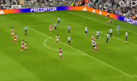 这也不行？卡拉菲奥里发边线球前想用毛巾擦球，却被裁判拿走