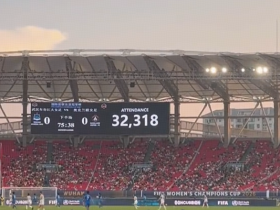 FIFA女足冠军杯首战：武汉体育中心上座32318人