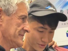 博主：张源牺牲休息时间今早送别塞蒂恩，许多球员昨晚公寓道别