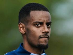 伊萨克：我已经准备好打满全场了；在利物浦的适应情况不错