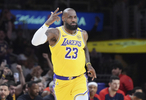 杨毅：明年詹姆斯要还想赖在洛杉矶湖人可能就给他开个800万
