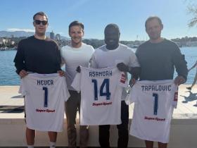 老朋友会面，诺伊尔晒与拉基蒂奇、阿萨莫阿、塔帕洛维奇合照