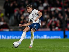 曼晚：斯通斯在比赛中只是扭伤了腿，并未造成肌肉损伤