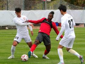 教学赛：亚泰一线队5-1亚泰U21队，西普里安破门、卡米洛出战