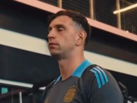 优雅，大马丁训练间隙跳舞，身姿曼妙十分投入