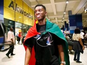 记者：恩凯蒂亚现在已在俱乐部稳定下来，愿意为加纳队效力