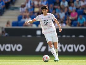 记者：拜仁对金玟哉感到满意，他一月份离队的可能性极小