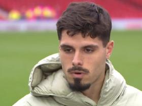 内托：两个边路我都能踢，如果非要选一个最喜欢的那就是右路