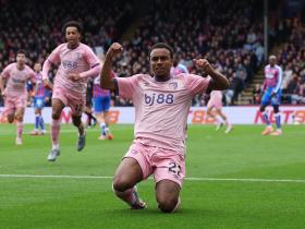 克鲁皮是英超梅开二度第二年轻的法国球员，仅次于阿内尔卡