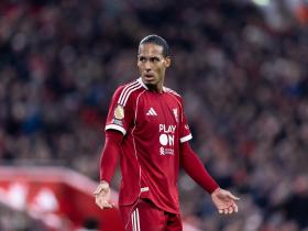 内维尔：凯尔凯兹的表现像个小孩到处乱跑，范戴克也很不稳定