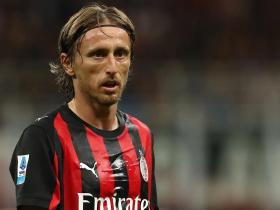 圣地亚哥：魔笛没在新队友面前唱歌，而是给每个人买了新手机