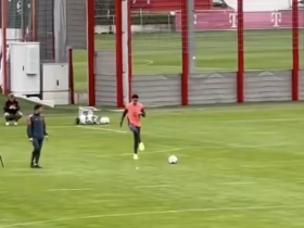 好消息，穆西亚拉自世俱杯受伤以来首次回到球场训练