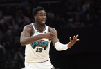 发挥不佳！小贾伦-杰克逊上半场6中3拿到9分出现4次犯规4次失误