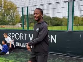 罕见公开露面，邮报：斯特林在伦敦举办了一次儿童足球训练营