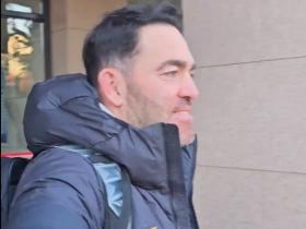 亚泰官方：球队昨日抵达天津，苏亚雷斯鼓励队员们打出精气神