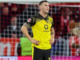 图片报：多特对聚勒的糟糕表现感到惊讶，他现在沦为第五中卫