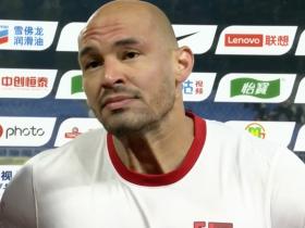 采访被辱骂和杂物砸到，费利佩：遗憾取得平局，我们目标不变