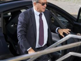 世体：拉波尔塔周一中午抵达体育城，向球队重申支持和鼓励