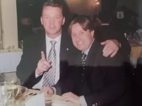 西班牙记者：最佳报道是马拉多纳签约，并在亮相前帮他纠正发音