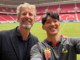 颜骏凌晒自己和范德萨的合影：这一切都是值得的❤