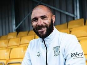 前英超前锋奥斯汀加盟第七级别球队仅两个月后，就因伤离队