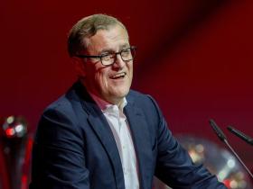 巴萨拖欠拜仁2000万莱万转会费？德雷森：已经付清了