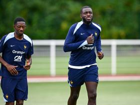 从埃夫勒街区到足球界巅峰：记登贝莱和乌帕梅卡诺的友谊