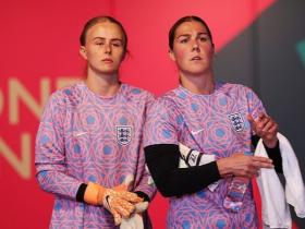 英女足前国门：汉普顿曾因行为不端被开除，但后来却取代了我