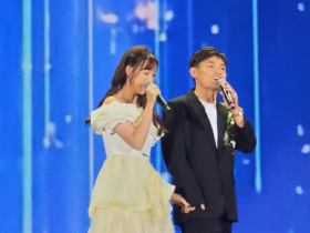 常州举办足球音乐晚会，黄紫昌夫妇甜蜜献唱《小酒窝》