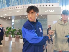 记者：上海申花5名外援以及谢鹏飞和戴伟浚随队出征亚冠客场