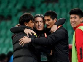 杜震宇祝贺邵佳一：带队走出低谷，球迷要支持我们的本土教练