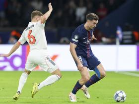 基米希被法比安鲁伊斯爆头，裁判未做表示，VAR未介入