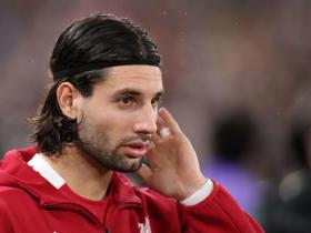 TA：索博斯洛伊是一个以身作则的领导者，而非高声指挥的类型