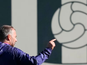 阿斯：巴萨本赛季球场外事务增多，弗里克比上赛季更加情绪化